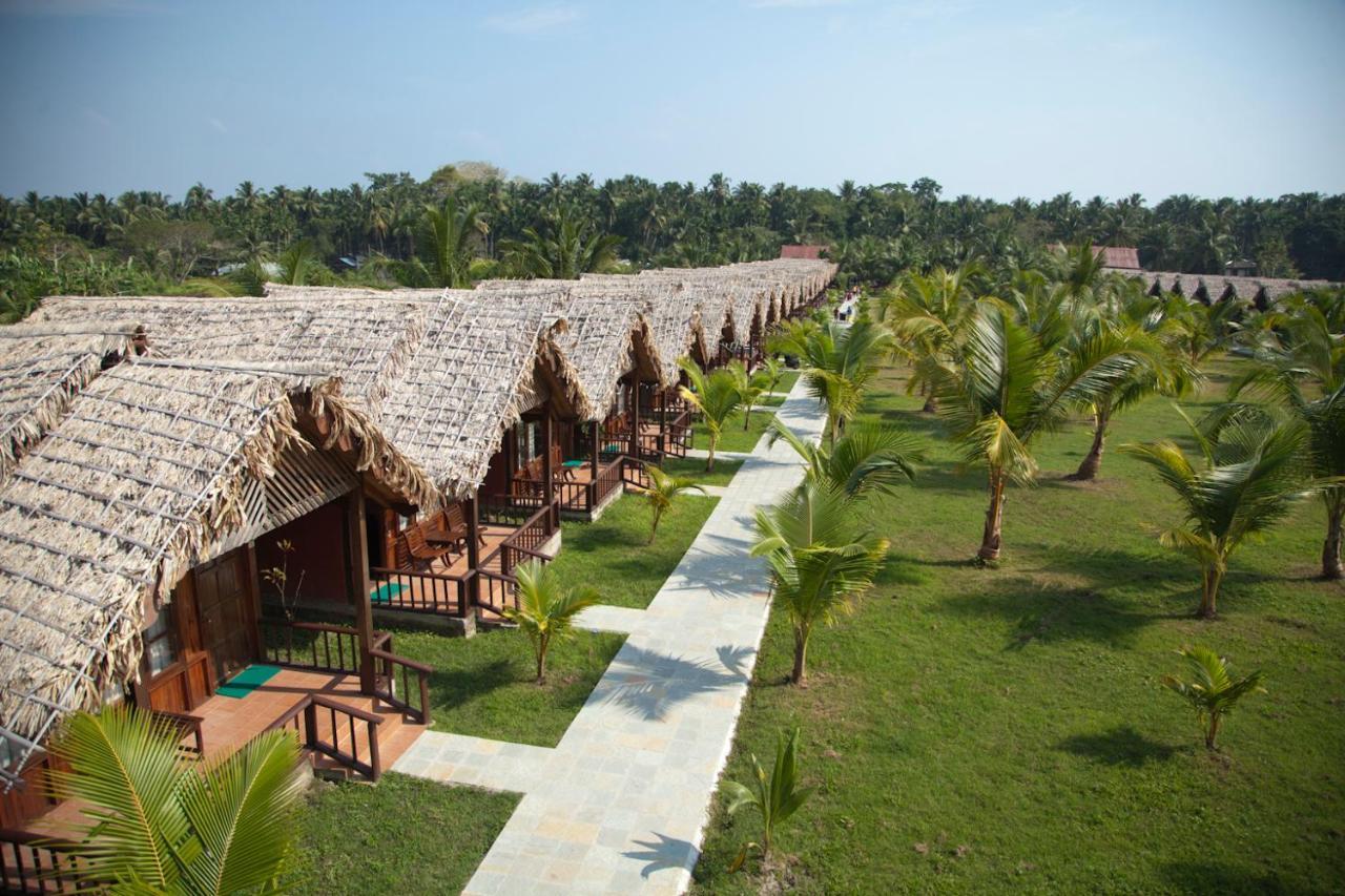 Symphony Palms Beach Resort And Spa Govind Nagar Екстериор снимка