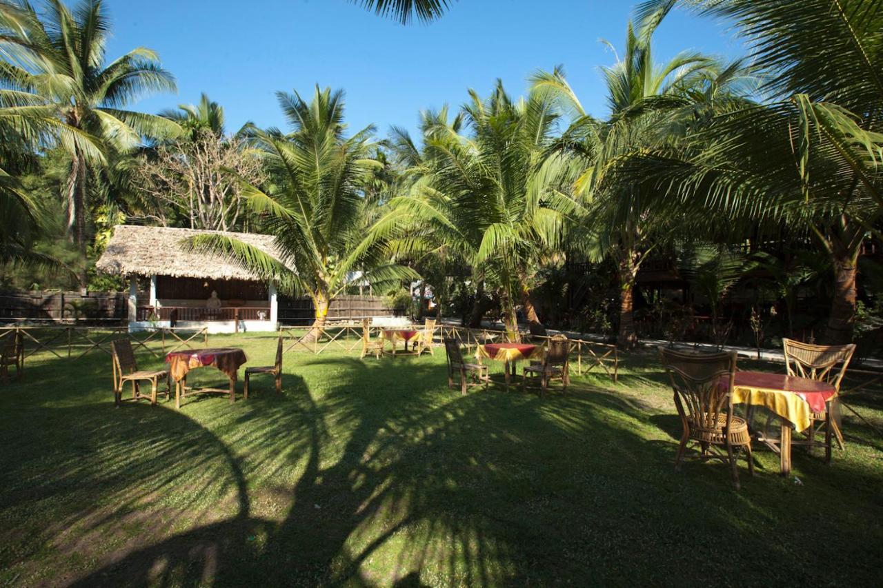 Symphony Palms Beach Resort And Spa Govind Nagar Екстериор снимка