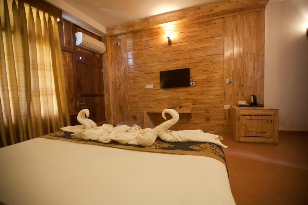 Symphony Palms Beach Resort And Spa Govind Nagar Екстериор снимка