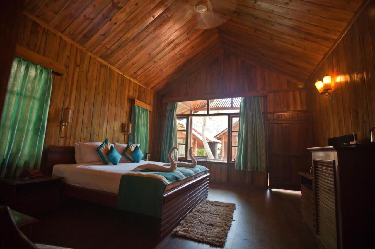 Symphony Palms Beach Resort And Spa Govind Nagar Екстериор снимка