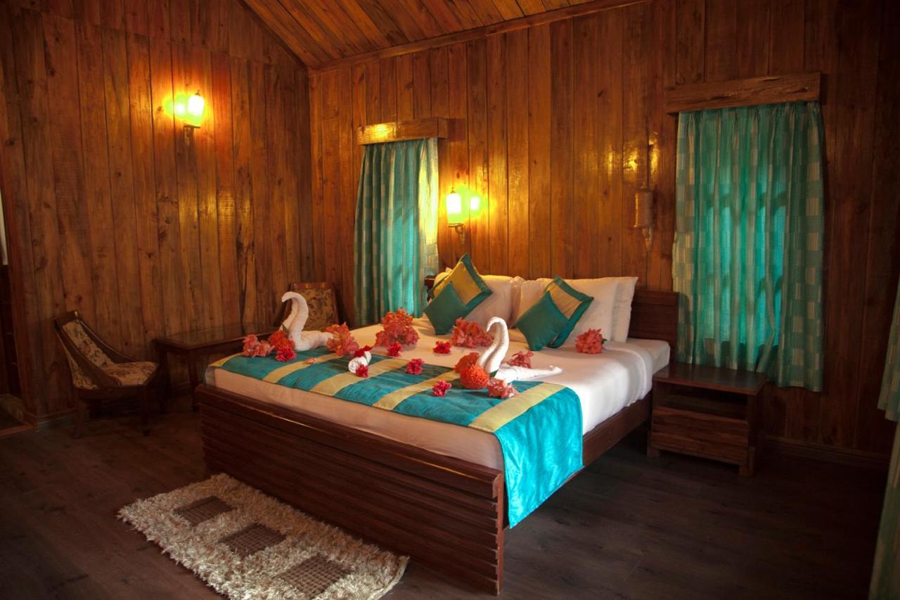 Symphony Palms Beach Resort And Spa Govind Nagar Екстериор снимка