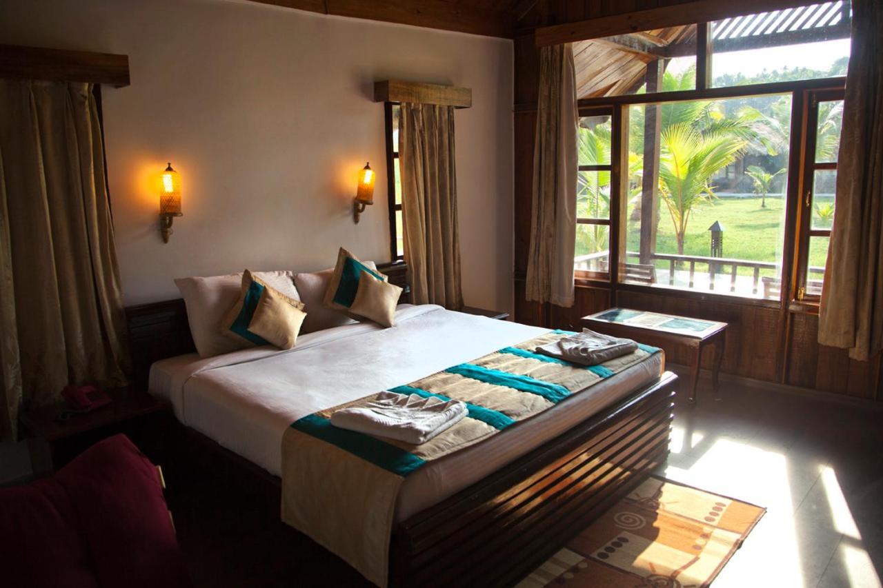 Symphony Palms Beach Resort And Spa Govind Nagar Екстериор снимка